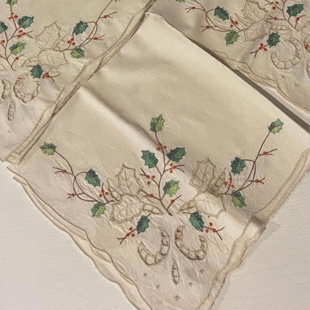 Set of 3 Lenox Linen holiday napkins